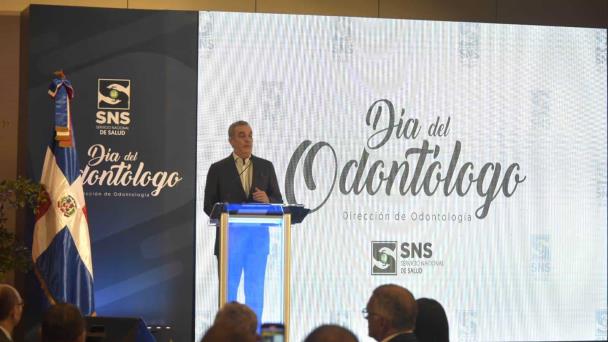 Abinader promete a los odontólogos más presupuesto para Salud