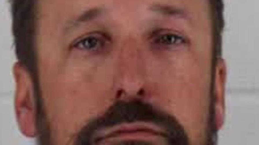 Un pastor en EE.UU. es acusado de intentar matar a su esposa y cinco hijos