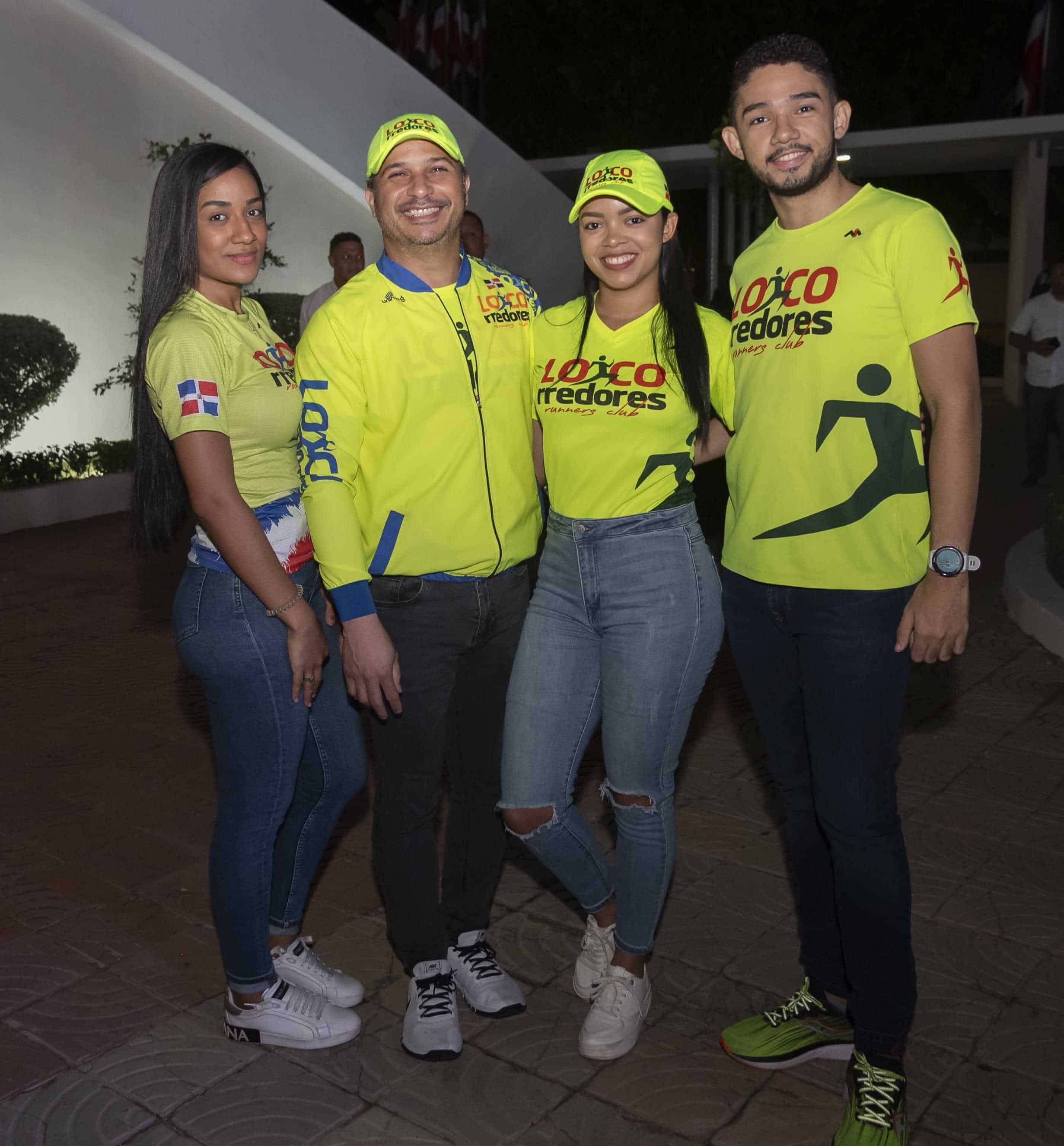 Karol Tejeda, Luis Calderón, Larissa Dumé y Carlos Castillo. 