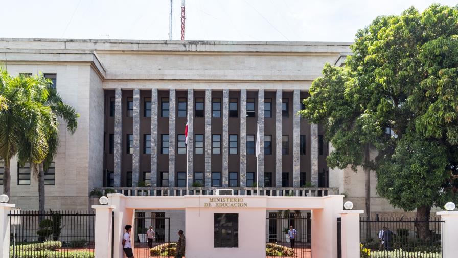 Falsos policías escolares penetran a escuela y agreden estudiantes