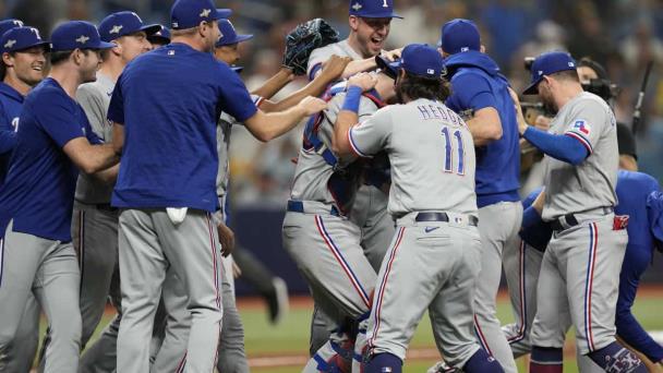 Los Rangers doblegan 7-1 a Rays y barren serie de comodines
