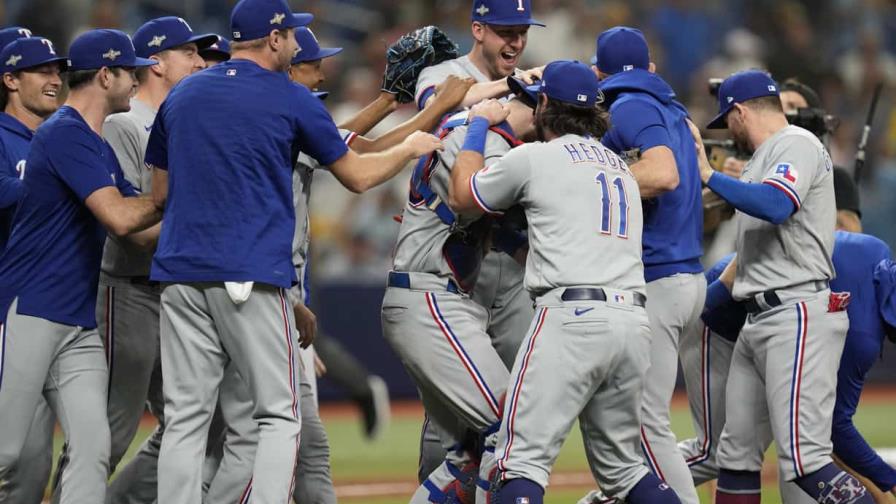 Los Rangers doblegan 7-1 a Rays y barren serie de comodines