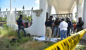 Policía revisa cámaras de seguridad donde abandonaron cadáveres de recién nacidos