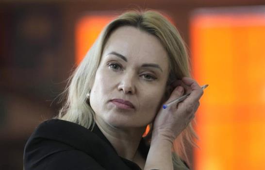 Rusia condena a exreportera estatal a 8 años de cárcel por criticar la guerra en Ucrania
