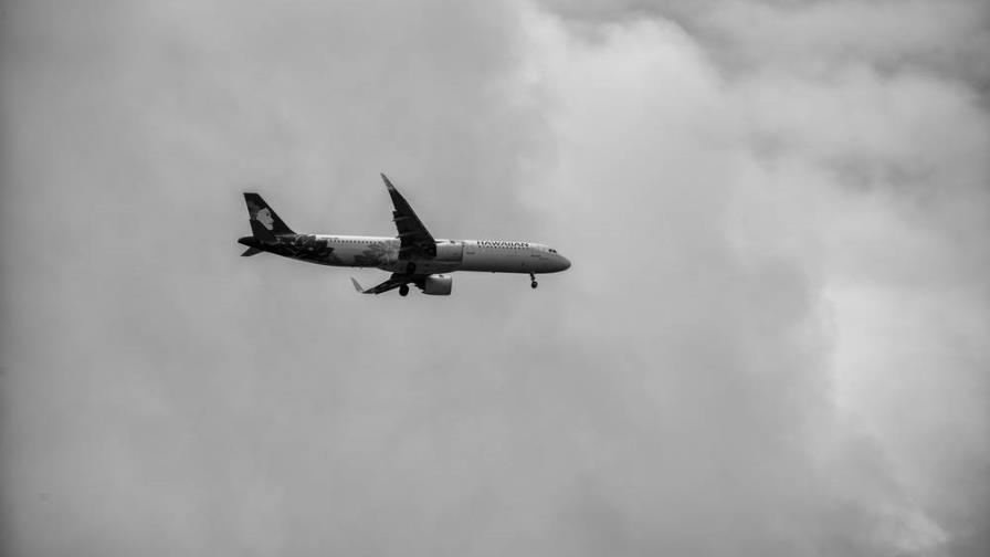 Avión regresa a aeropuerto en EE.UU. tras ser alcanzado por un rayo
