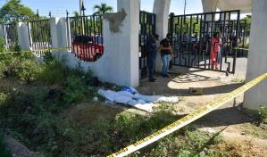 Hallan  seis cadáveres de recién nacidos en la entrada del cementerio Cristo Salvador