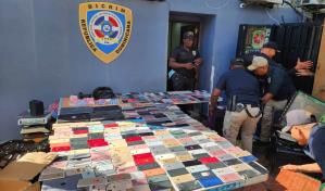 Policía allana casa en la 42 de Capotillo y encuentra 203 Iphone robados