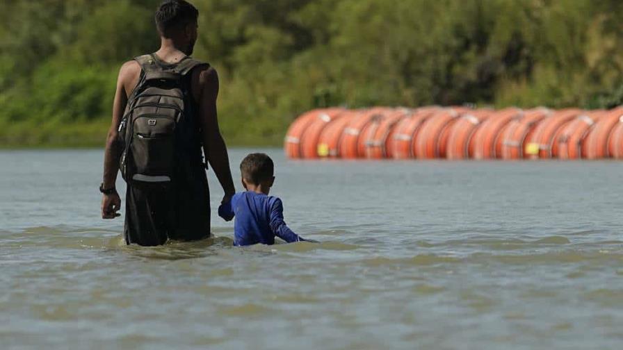 Texas pide a una corte de apelaciones mantener las boyas en el río Grande