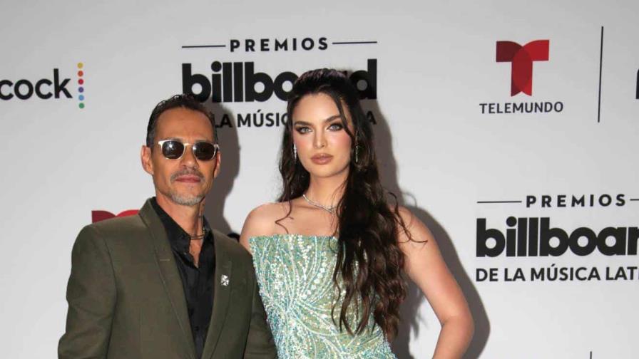 Duelo de moda entre hombres y mujeres en la alfombra azul de los Premios Billboard Latinos