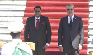 Luis Abinader recibe al presidente de Surinam en el Palacio Nacional