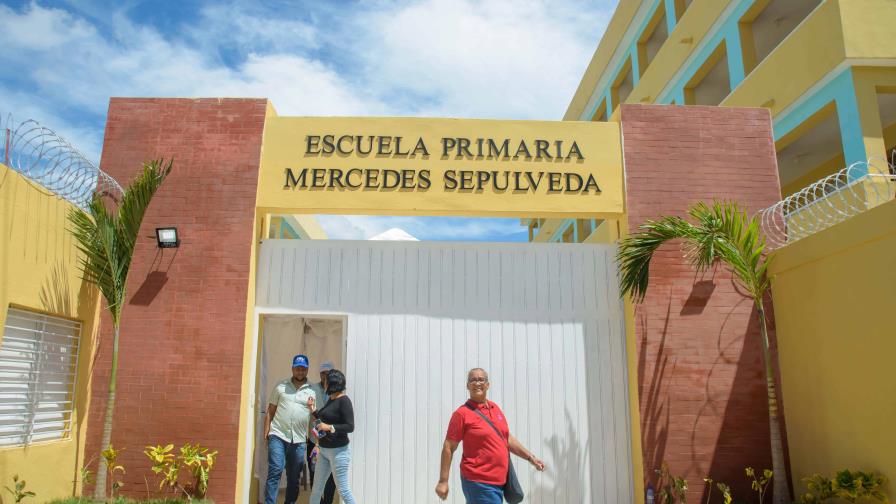 Abinader inaugura escuela Mercedes Sepúlveda, ubicada junto a la primaria República de Haití