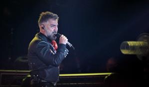 Alejandro Fernández en estado inconveniente en pleno concierto
