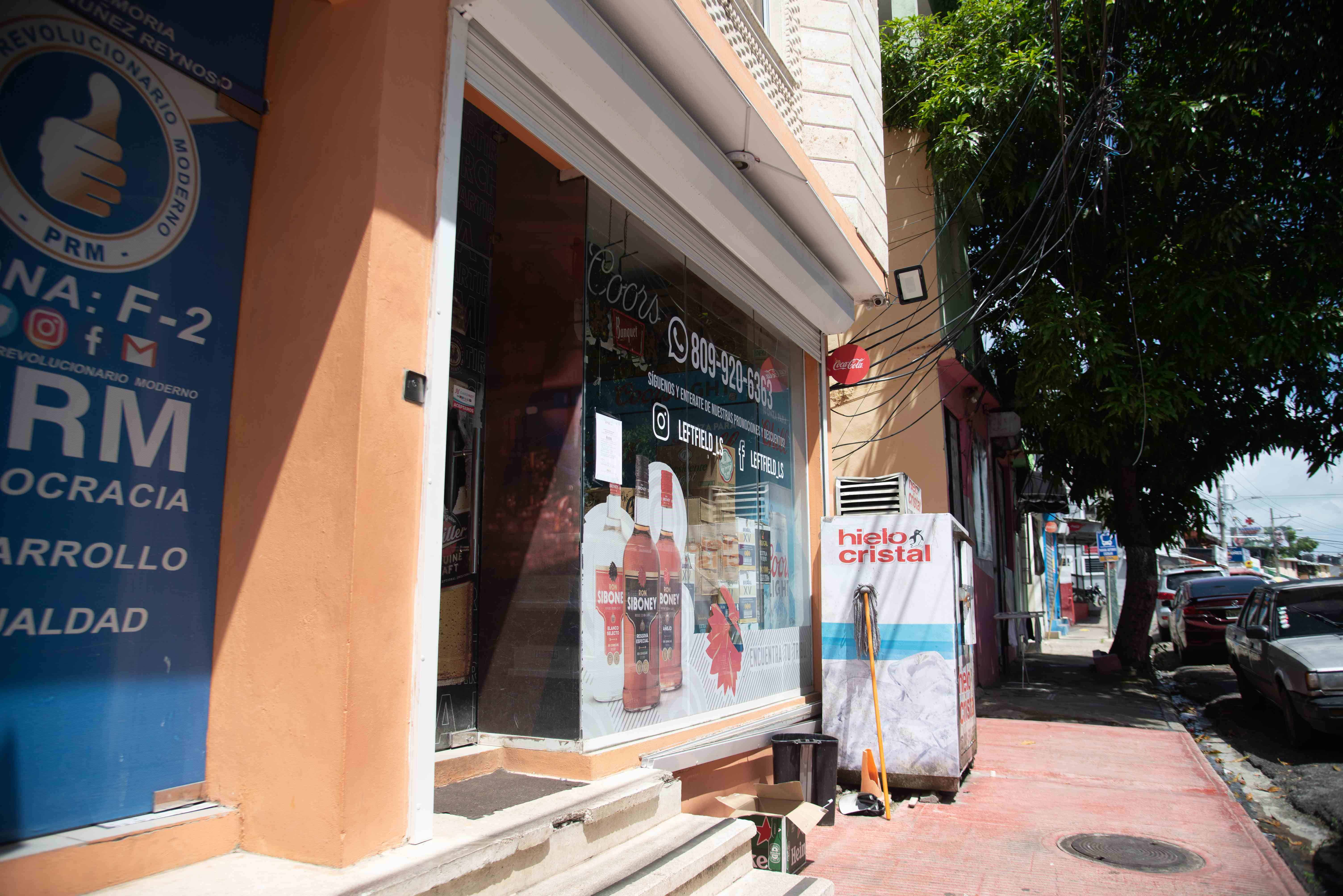 En Left Field Liquor Store, ya se aplican horarios respetuosos con los vecinos y dice contar con todos sus permisos para operar conforme a la ley.