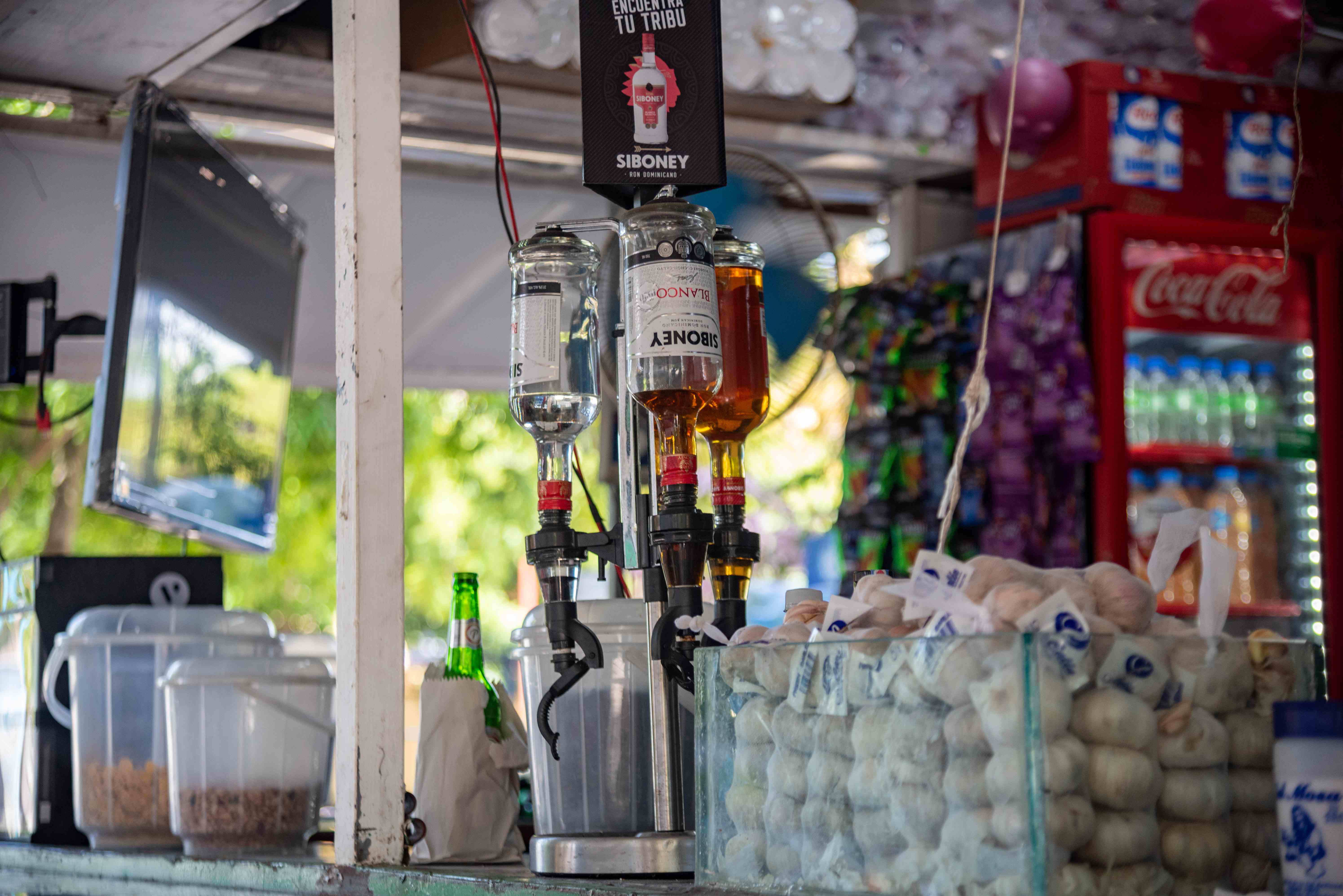 Venta de bebidas alcohólicas en colmados.