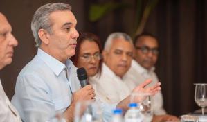 Abinader anuncia construcción de extensión de la UASD en Samaná