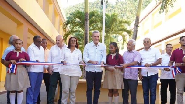 Abinader entrega un politécnico en Samaná