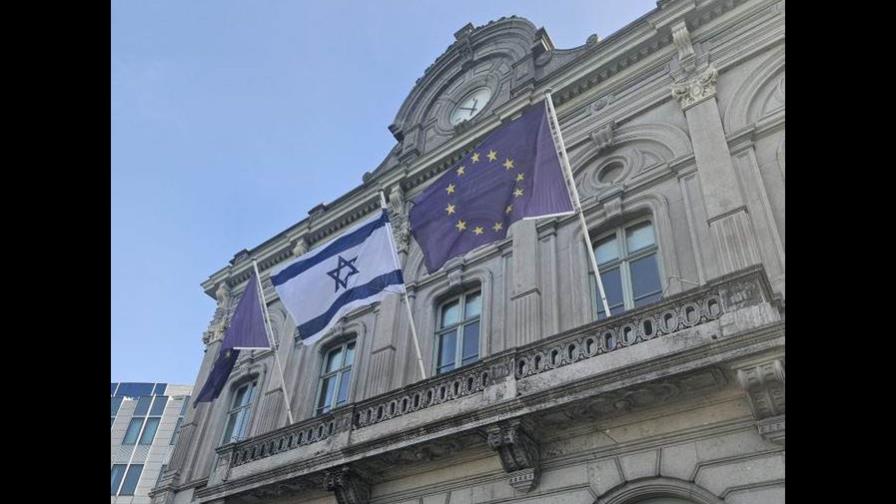 La bandera de Israel ondea en la sede del Parlamento Europeo y de la Comisión Europea