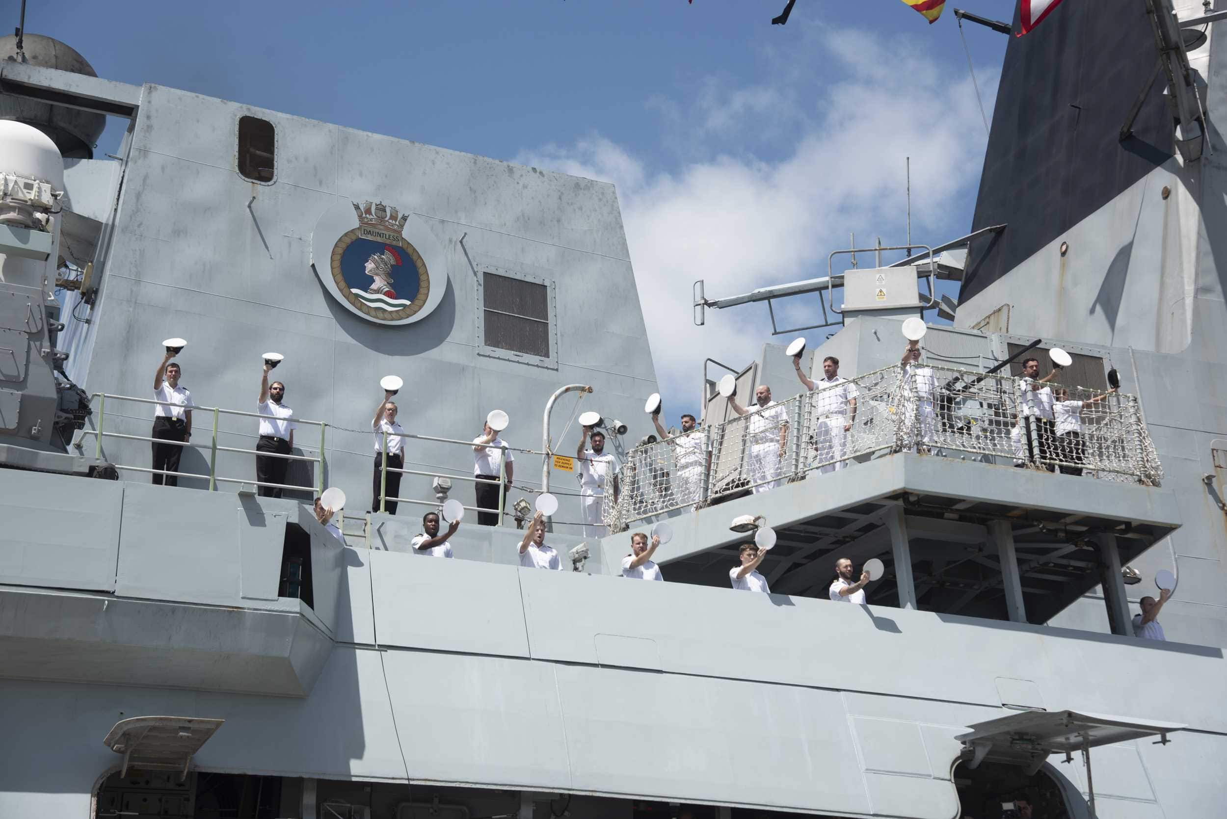 El Dauntless es un buque de guerra británico