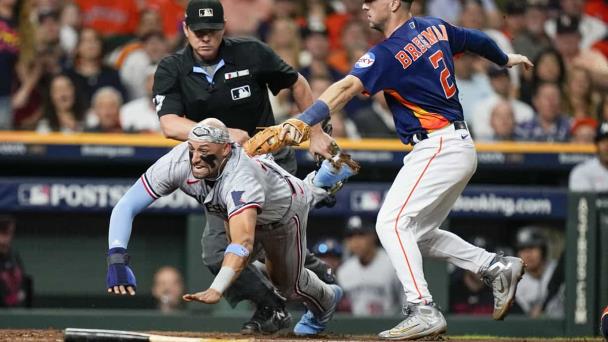 Carlos Correa brilla contra su exequipo en triunfo de Mellizos 6-2 sobre Astros