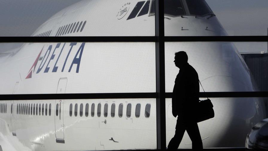 Principales aerolíneas suspenden vuelos desde y hacia Israel