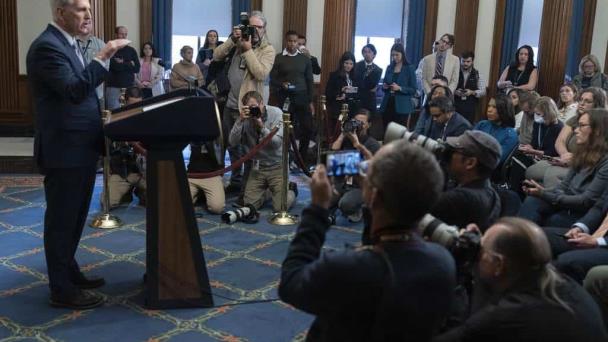 McCarthy dice ahora que su reelección como líder de la Cámara depende de los republicanos