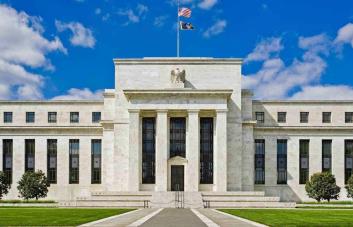 Funcionario de la Fed defiende los planes para aumentar el capital bancario en EE.UU.