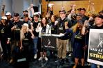 Hollywood vuelve a la normalidad tras acuerdo con guionistas Hollywood vuelve a la normalidad tras acuerdo con guionistas