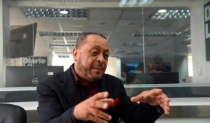 ¿Por qué se menciona al comunicador Michael Miguel Holguín en el expediente sobre la Operación Búho?