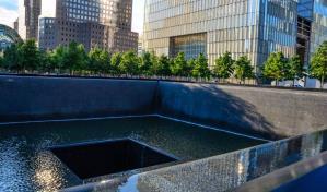 Hombre de NY se tira a una de las piscinas del Memorial del 11 de septiembre