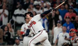 Bravos remontan para vencer a Filis y empatan la Serie Divisional de la Liga Nacional