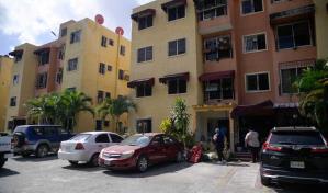 Explosión en apartamento de la Jacobo Majluta deja una mujer herida y destrozos