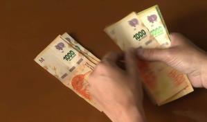 Dólar paralelo se dispara en Argentina y supera barrera sicológica de 1,000 pesos