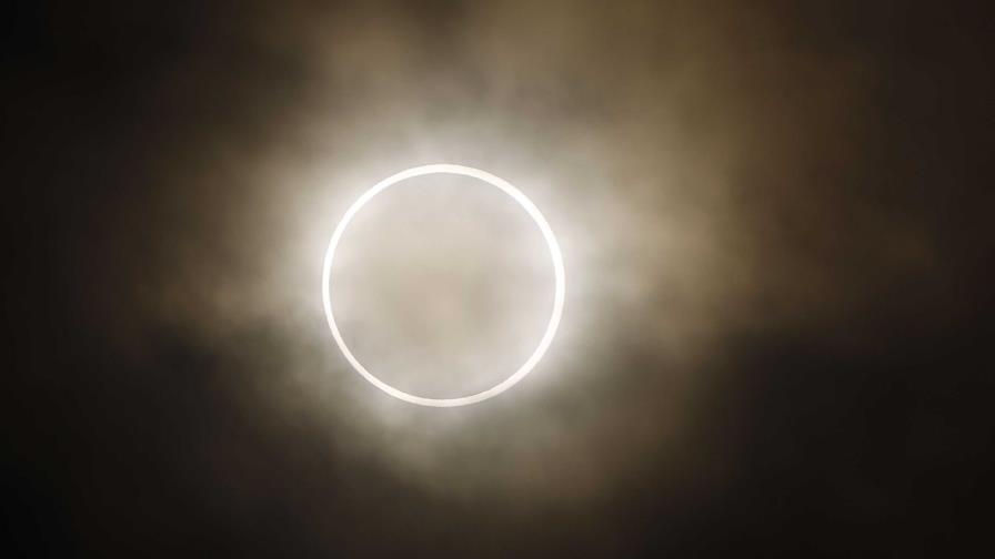 Eclipse anular solar oscurecerá brevemente cielos de EEUU y América Central y del Sur