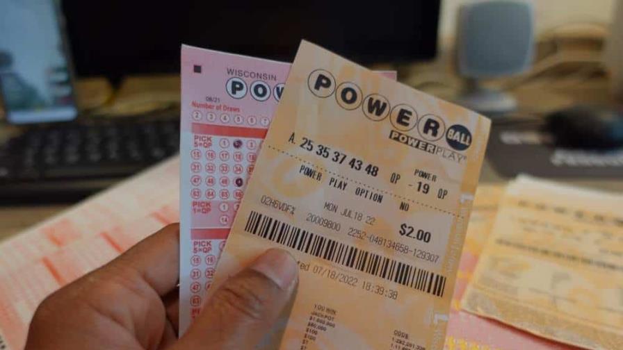 Joven de EE.UU. juega la lotería por primera vez y se gana 500 mil dólares