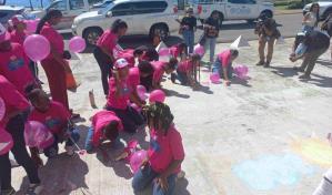 Realizan jornada de pintura con tiza para crear consciencia sobre el embarazo adolescente