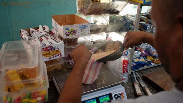 El valor agregado del azúcar a la industria de alimentos baja 21.6 % en el 2023