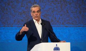 Abinader cede al titular del MAP el poder de dar licencias a candidatos