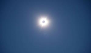 ¿Cómo se debe observar el eclipse solar este sábado y cuáles actividades hay convocadas?
