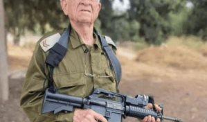 Hombre de 95 a&ntilde;os se convierte en el soldado m&aacute;s viejo en unirse a la lucha de Israel contra Ham&aacute;s