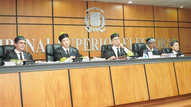 Procesos internos de los partidos políticos bajo evaluación del TSE
