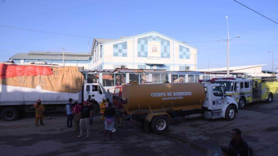 DNI investiga fuego que afectó locales del mercado binacional en Dajabón