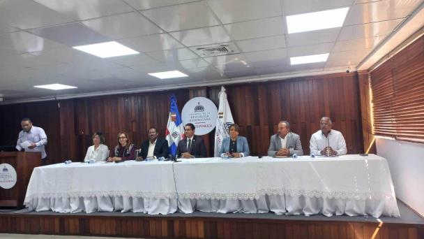 Autoridades contabilizan 11,681 casos sospechosos de dengue