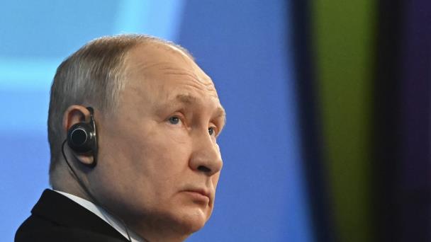 Presidente de Rusia llega a Kirguistán en un inusual viaje al extranjero