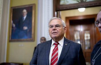 El senador Bob Menéndez se declara no culpable de actuar como agente extranjero para Egipto