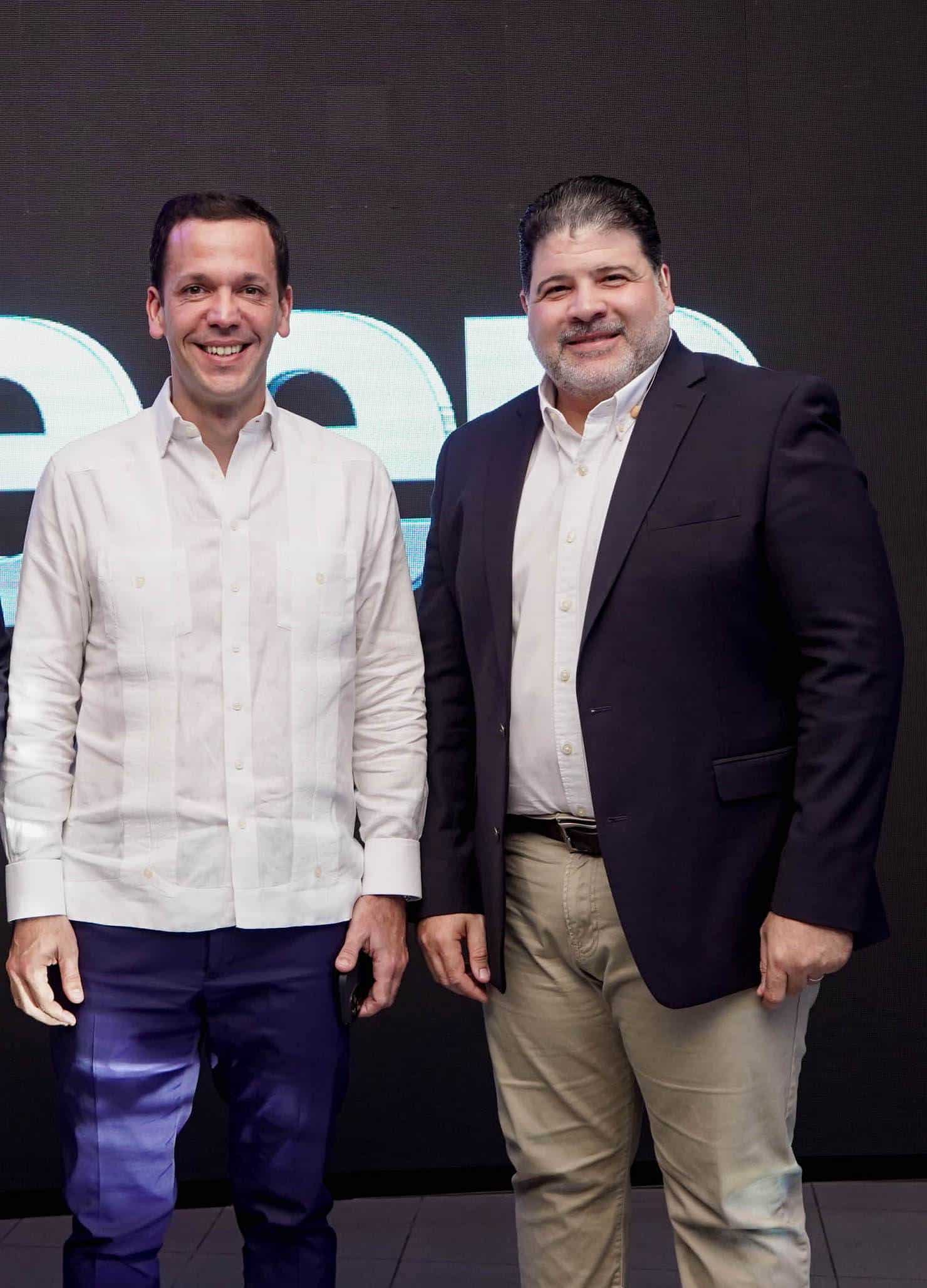 Hugo Beras y Harold Abbott.