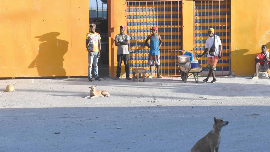 Los haitianos mantienen cerrado el paso fronterizo de Jimaní