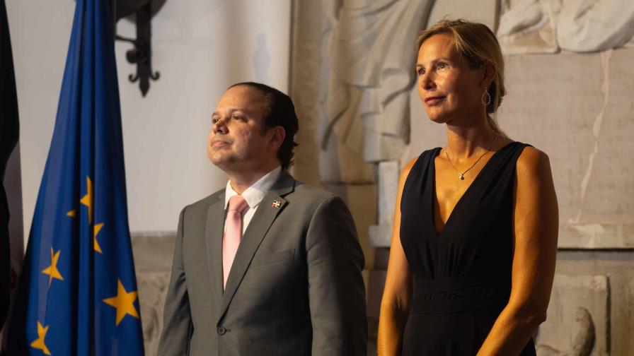 Realizan acto para celebrar el Día de la Unidad Alemana