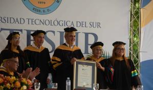 Abinader dice que no es ni de derecha ni de izquierda