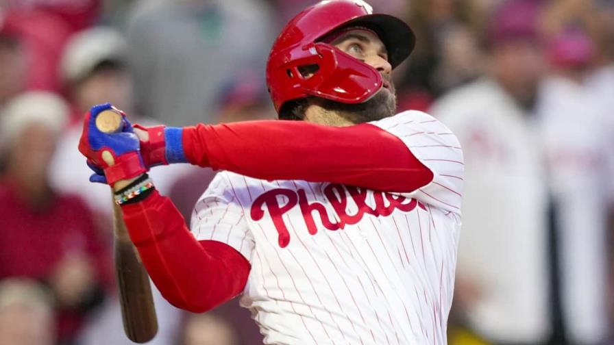 De la mano de los batazos de Harper, Filis siguen su camino en los playoffs