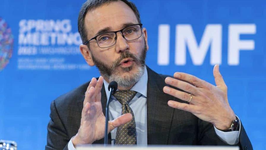 El FMI mejora el crecimiento global en 2025 hasta el 3.2 % por la inversión tecnológica El FMI mejora el crecimiento global en 2025 hasta el 3.2 % por la inversión tecnológica
